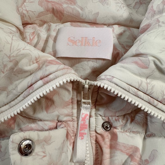 Selkie • Marshmallow Printed Cropped Puffer Coat - Picture 6 of 17